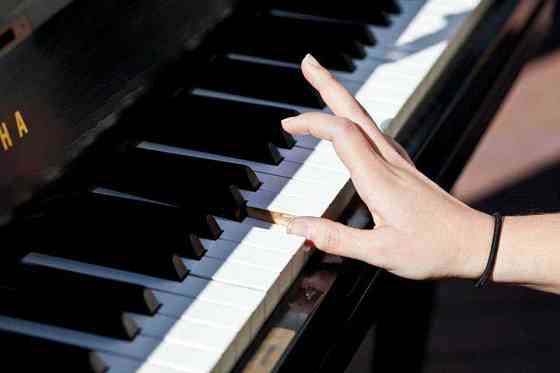 Обучаю игре на фортепиано в Бонне и Кельне Bonn